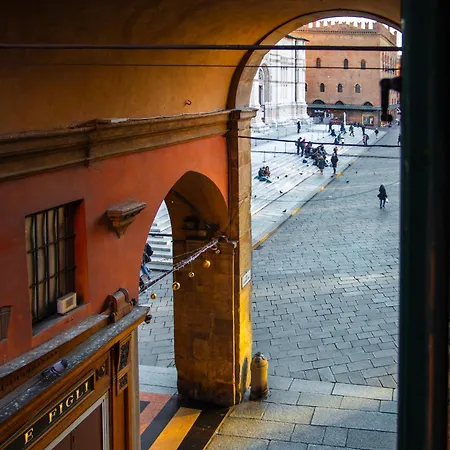 Apartment Urbanicooh Garisenda - Piazza Maggiore View Bologna